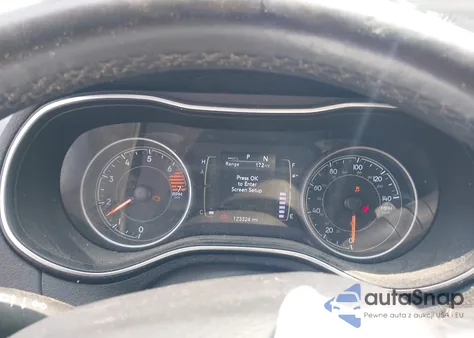 2019 Jeep Cherokee Latitude Plus Fwd z USA, uszkodzony, nr VIN 1C4PJLLB3KD184842